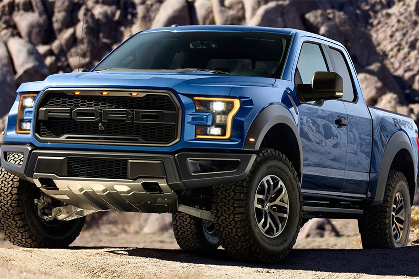 Giữ vị trí đầu tiên trong  top xe ôtô bán tải là mẫu xe Ford Raptor 2017. Ngoại hình hầm hố, cơ bắp cùng với khả năng off-road hoàn hảo, Ford Raptor xứng đáng là mẫu xe bán tải tốt nhất.